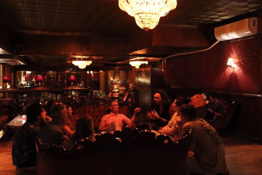 Secret bars and Speakeasy NY experience - Starting at The Burgary: Meeting Your Host and Getting Into the Right Mindset