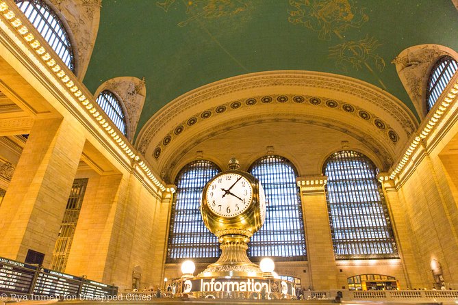 Secrets of Grand Central Station Walking Tour New York City - Getting oriented fast at Track 29