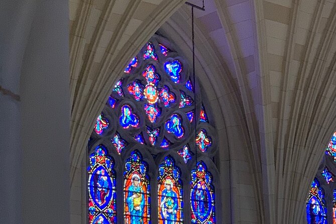 St Patrick's Cathedral Official Holiday Tour - What you learn inside: stained glass, saints, and major art