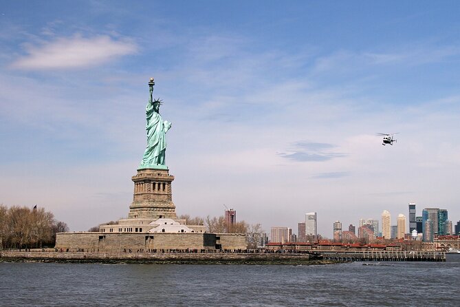 Statue of Liberty and Ellis Island Tour in Spanish - Ferry security screening: why your morning will feel slower