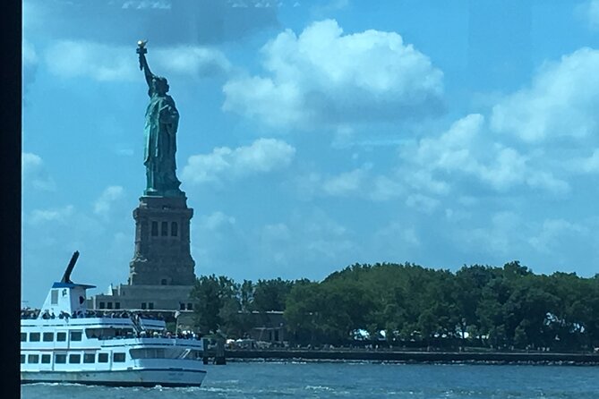 Statue of Liberty and Ellis Island Tour in Spanish - Battery Park orientation and Castle Clinton: the history setup