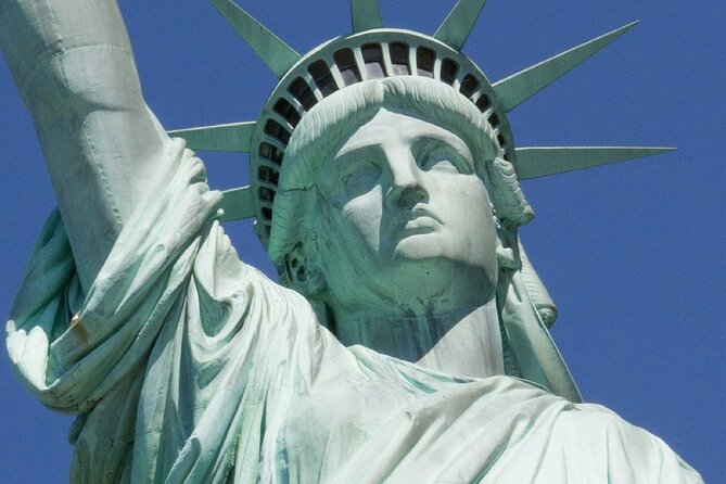 Statue of Liberty and Ellis Island Tour in Spanish - 9/11 Memorial and Museum: how the walk fits the day