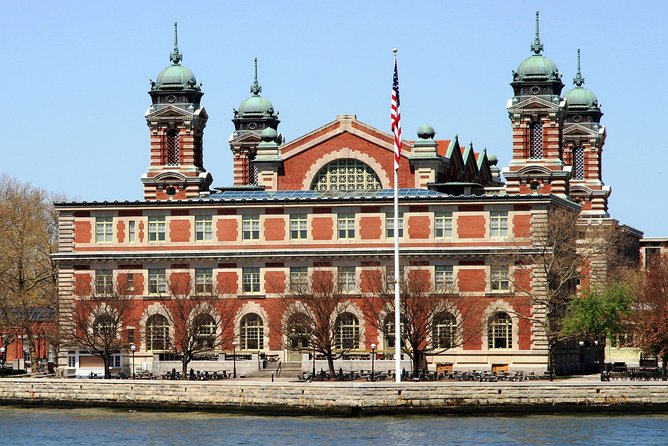 Statue of Liberty and Ellis Island Tour Semi-Private 8ppl Max - Why this semi-private Statue of Liberty and Ellis Island setup works