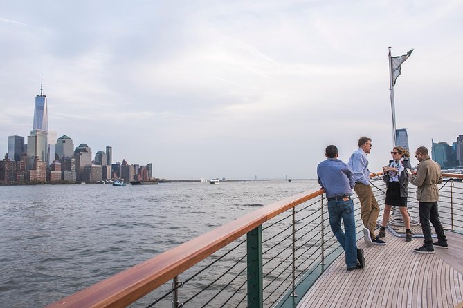 Statue of Liberty and New York City Skyline Sightseeing Cruise - Indoor vs. Outdoor Deck Time: How to Dress and Where to Stand