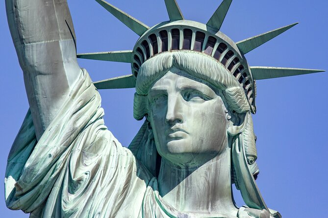 Statue of Liberty & Ellis Island Guided Tour with Ferry Transfers - Liberty Island Time: Close-Up Views and Museum Context