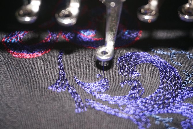 Tour Fashion Factory & Create a souvenir - The embroidery and customization moment: your tote or tee design