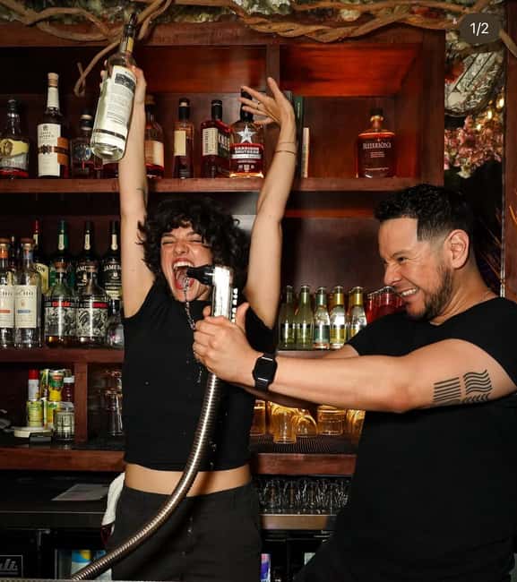 Ultimate Nightlife Group Tour NYC - The Host and the Storytelling Part You Will Actually Use