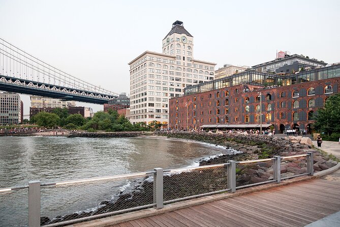 Walking tour in Manhattan Brooklyn Bridge and Waterfront - Pace, comfort, and what to bring for a 3 mile walking tour