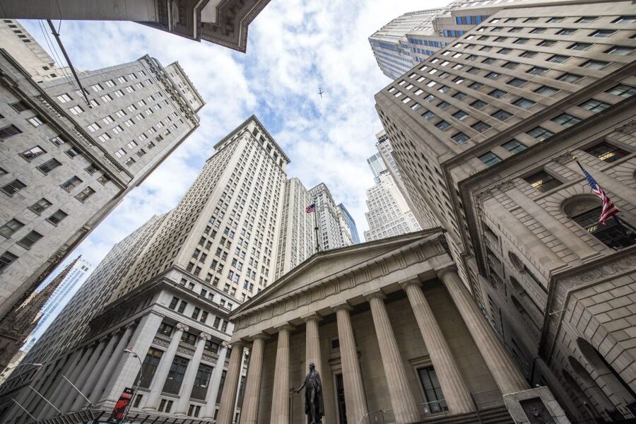 Wall Street Insider Tour with a Finance Professional - Stop 2: Trinity Church, Hamilton’s grave, and quiet context near chaos