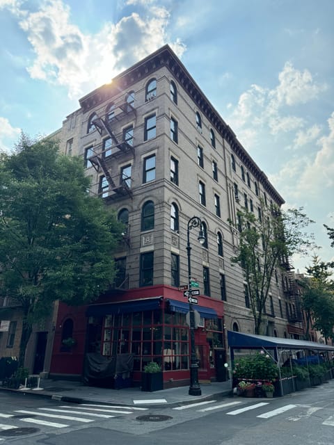 Welcome to New York: A Tour of Taylor Swift Hotspots - Friends apartment pass-by, plus the role of pop-culture overlap