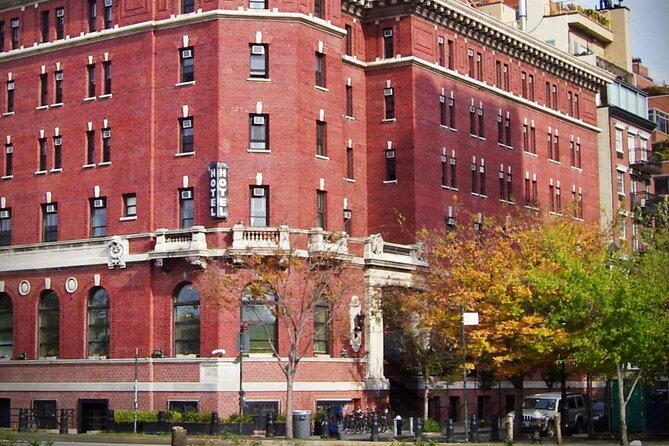 West Village's Flappers, Freaks & Punks: A Self-Guided Audio Tour - How the VoiceMap self-guided app makes this tour feel easy