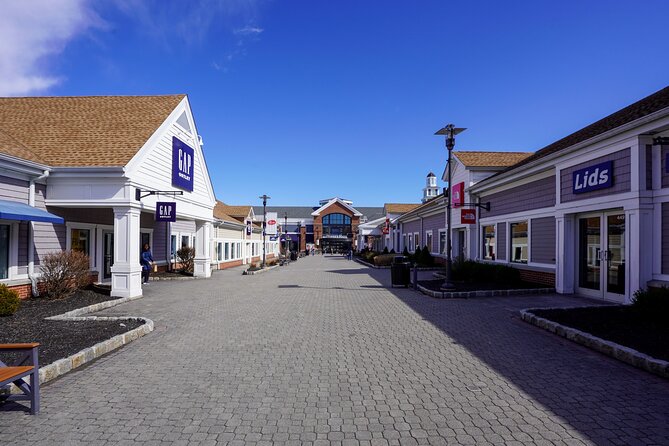 Woodbury Common Premium Outlets Shopping Tour from Midtown - Where You Meet Matters More Than You Think