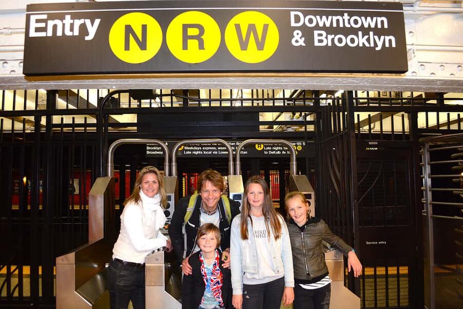 Your NYC Story in Photos: Custom 2-Hour Tour & Photo Shoot - What to wear, bring, and expect from the pace